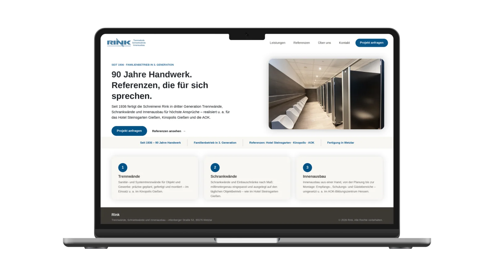 Website-Konzeptstudie für eine Schreinerei mit 90 Jahren Handwerkstradition auf einem Laptop